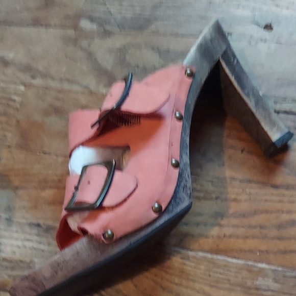 4 For $12 Gianni Bini Orange Mules with Decorative Buckles - Picture 8 of 12